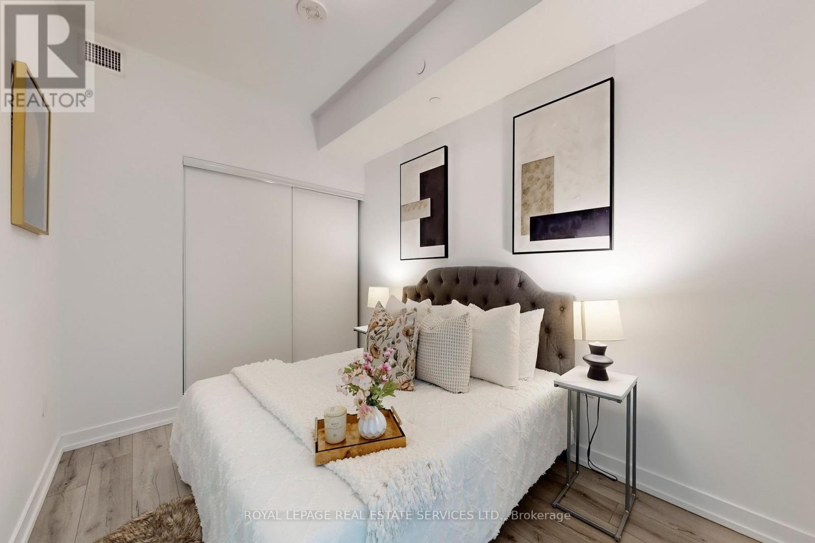 310 - 1195 The Queensway, Toronto, ON - Indoor Photo Showing Bedroom