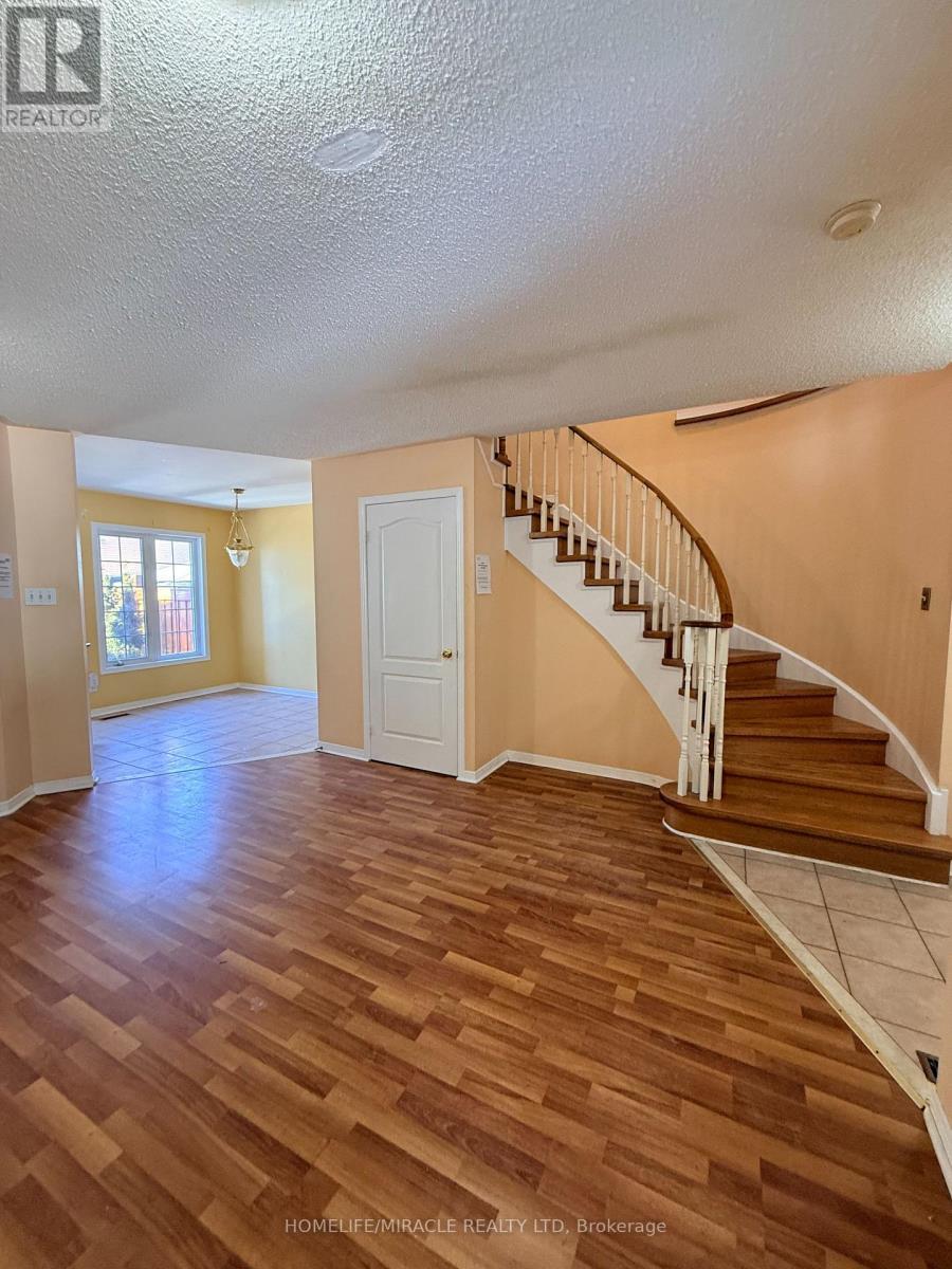 137 Pressed Brick Drive, Brampton, ON - Indoor Photo Showing Other Room