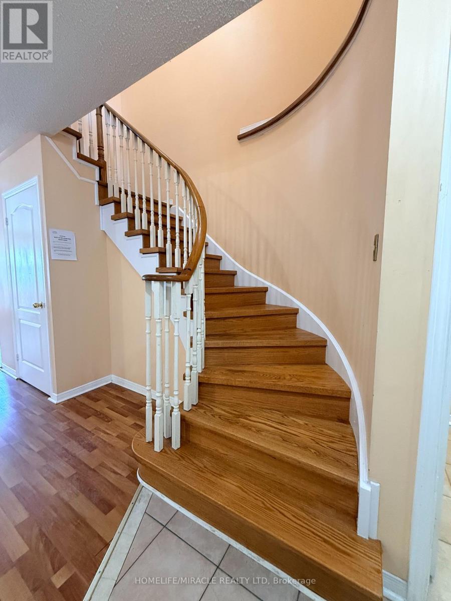137 Pressed Brick Drive, Brampton, ON - Indoor Photo Showing Other Room