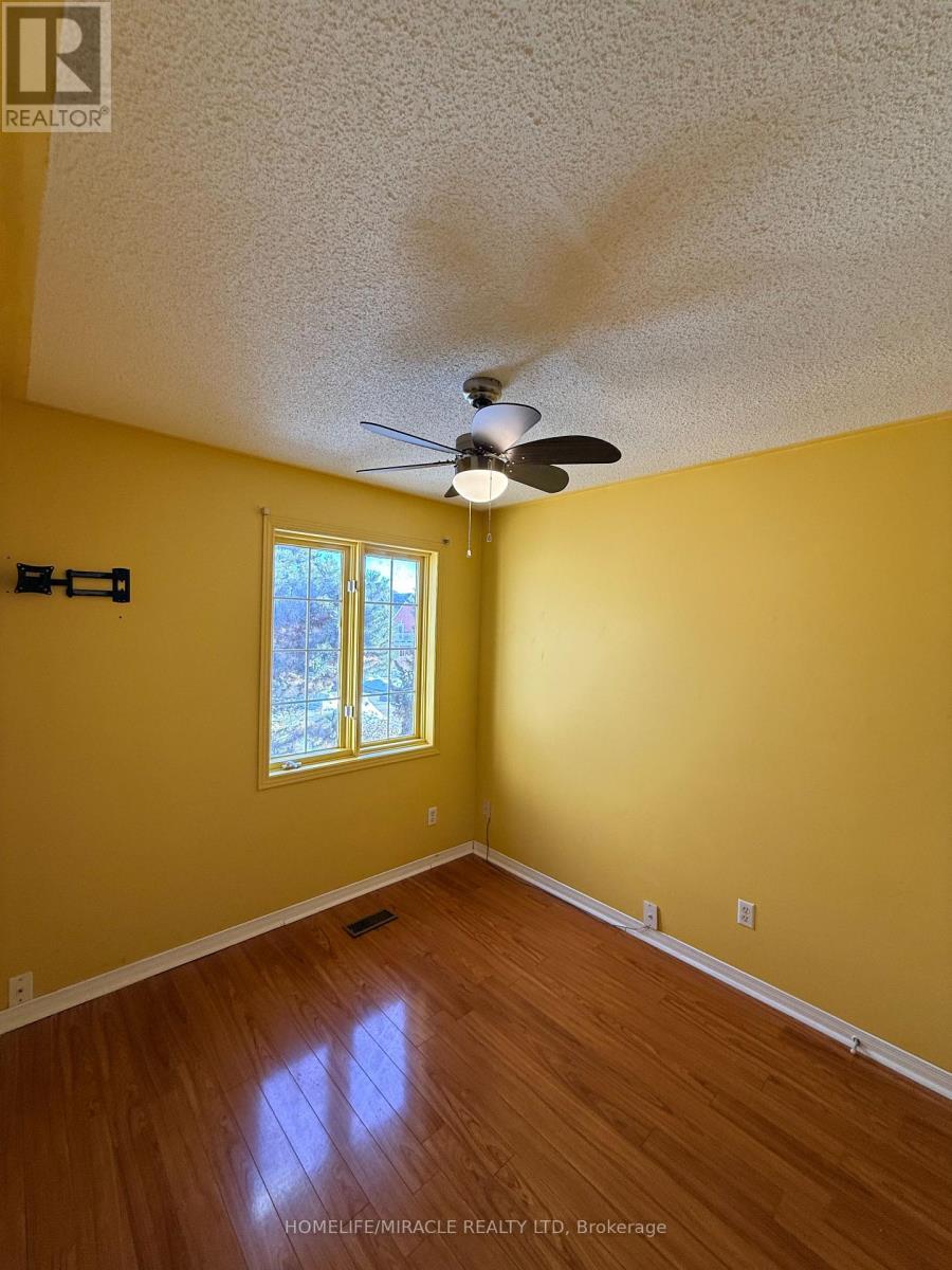 137 Pressed Brick Drive, Brampton, ON - Indoor Photo Showing Other Room