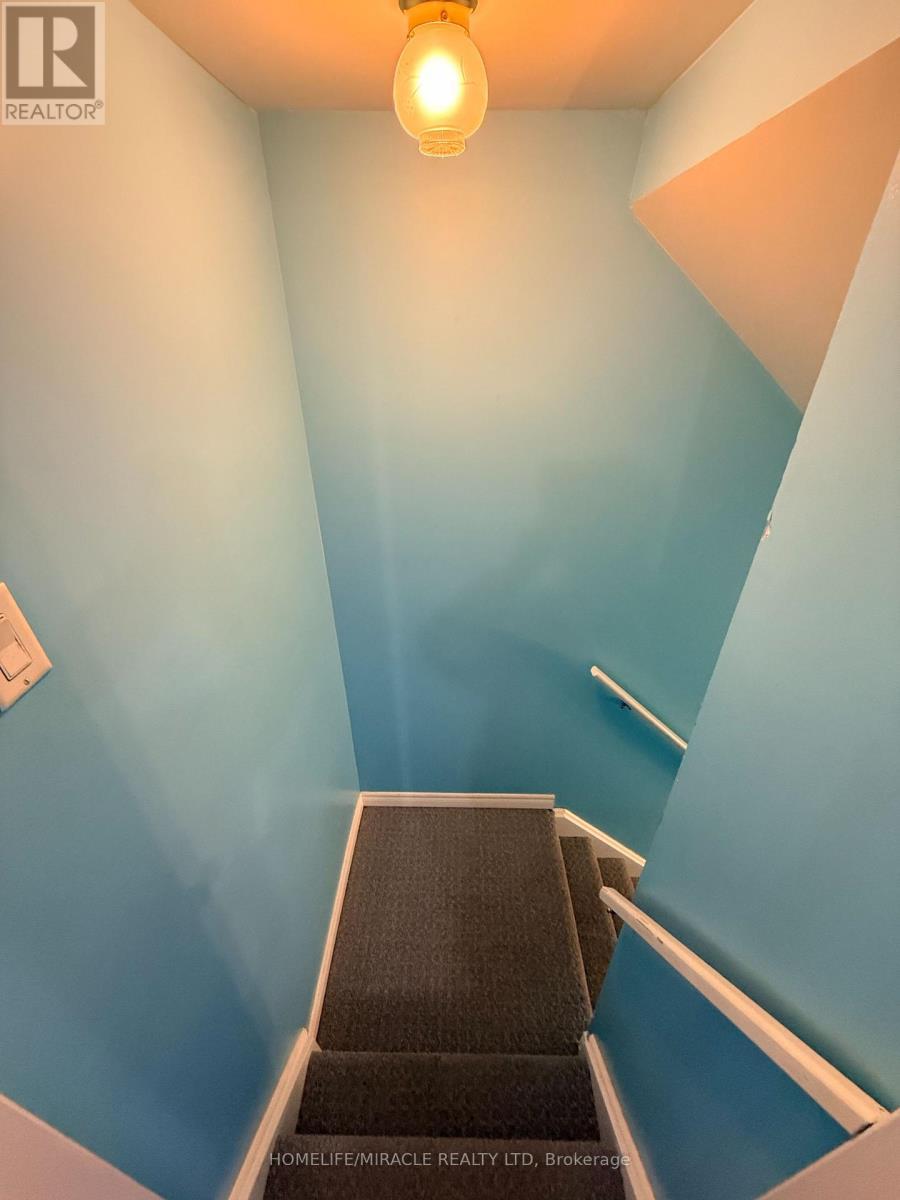 137 Pressed Brick Drive, Brampton, ON - Indoor Photo Showing Other Room