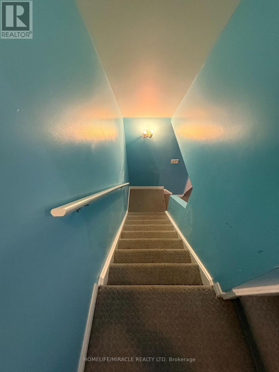 137 Pressed Brick Drive, Brampton, ON - Indoor Photo Showing Other Room