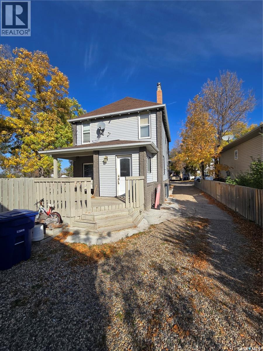 2 Prairie Avenue, Weyburn, SK