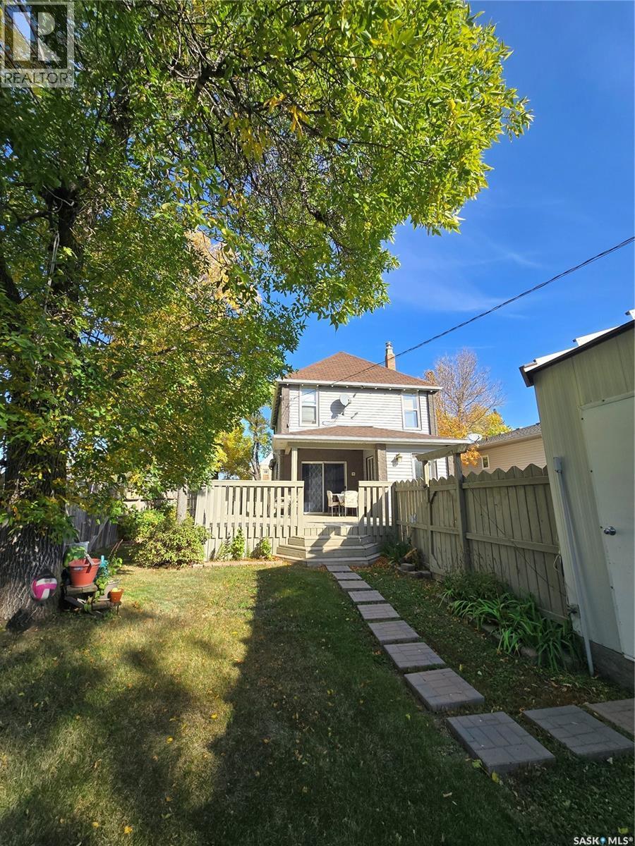 2 Prairie Avenue, Weyburn, SK