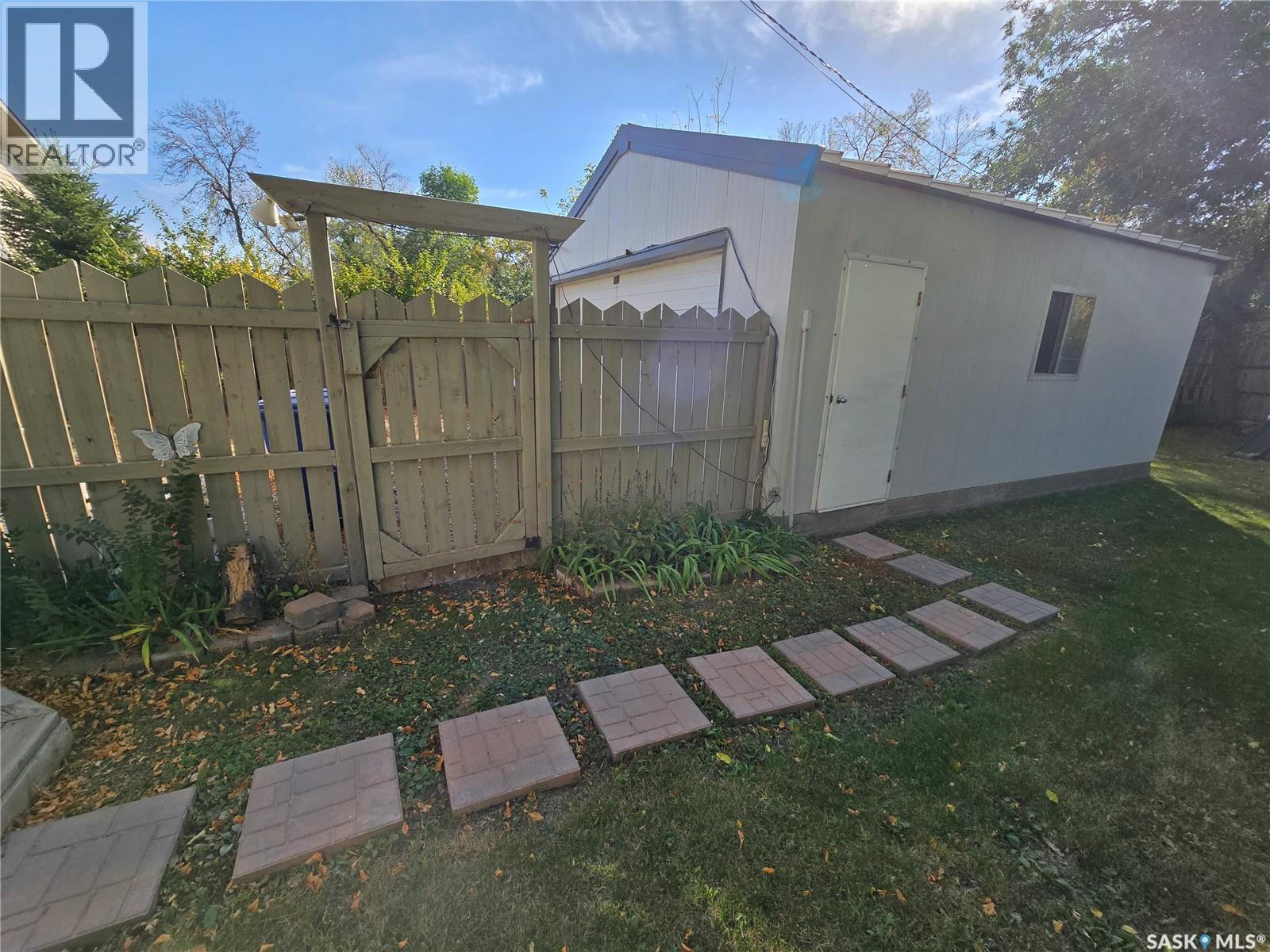 2 Prairie Avenue, Weyburn, SK