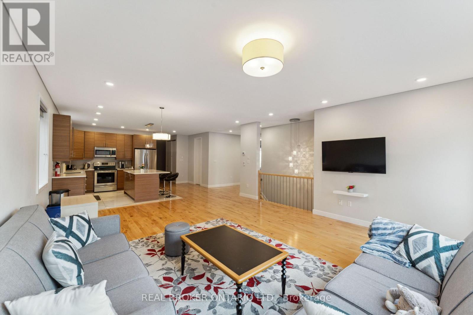 36 Ontario Street, Ottawa, ON - Indoor Photo Showing Living Room