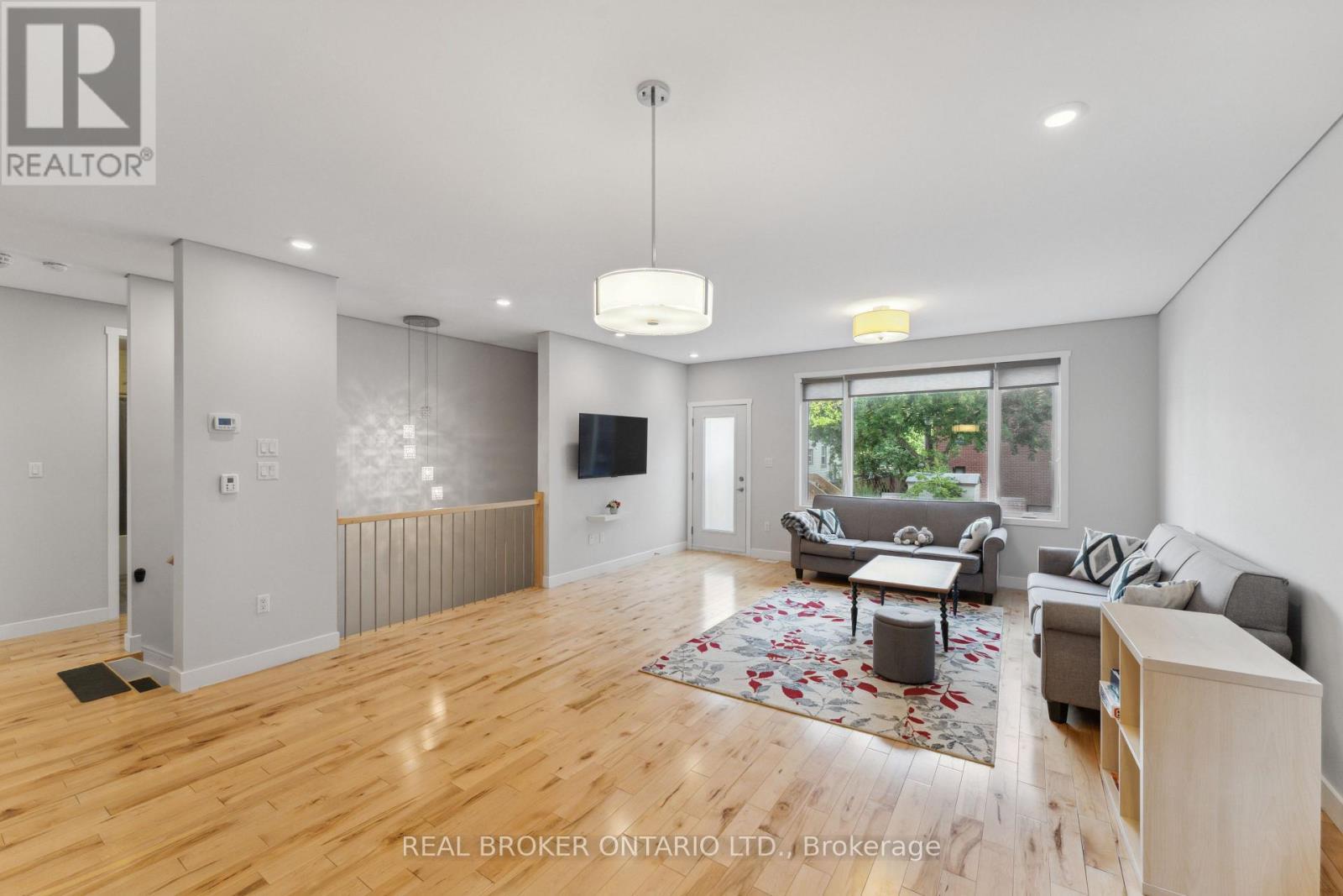 36 Ontario Street, Ottawa, ON - Indoor Photo Showing Living Room