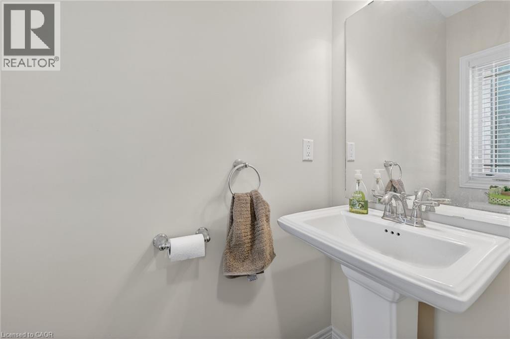 11 Hitching Post Ridge, Binbrook, ON - Indoor Photo Showing Bathroom
