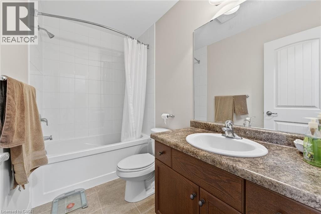 11 Hitching Post Ridge, Binbrook, ON - Indoor Photo Showing Bathroom
