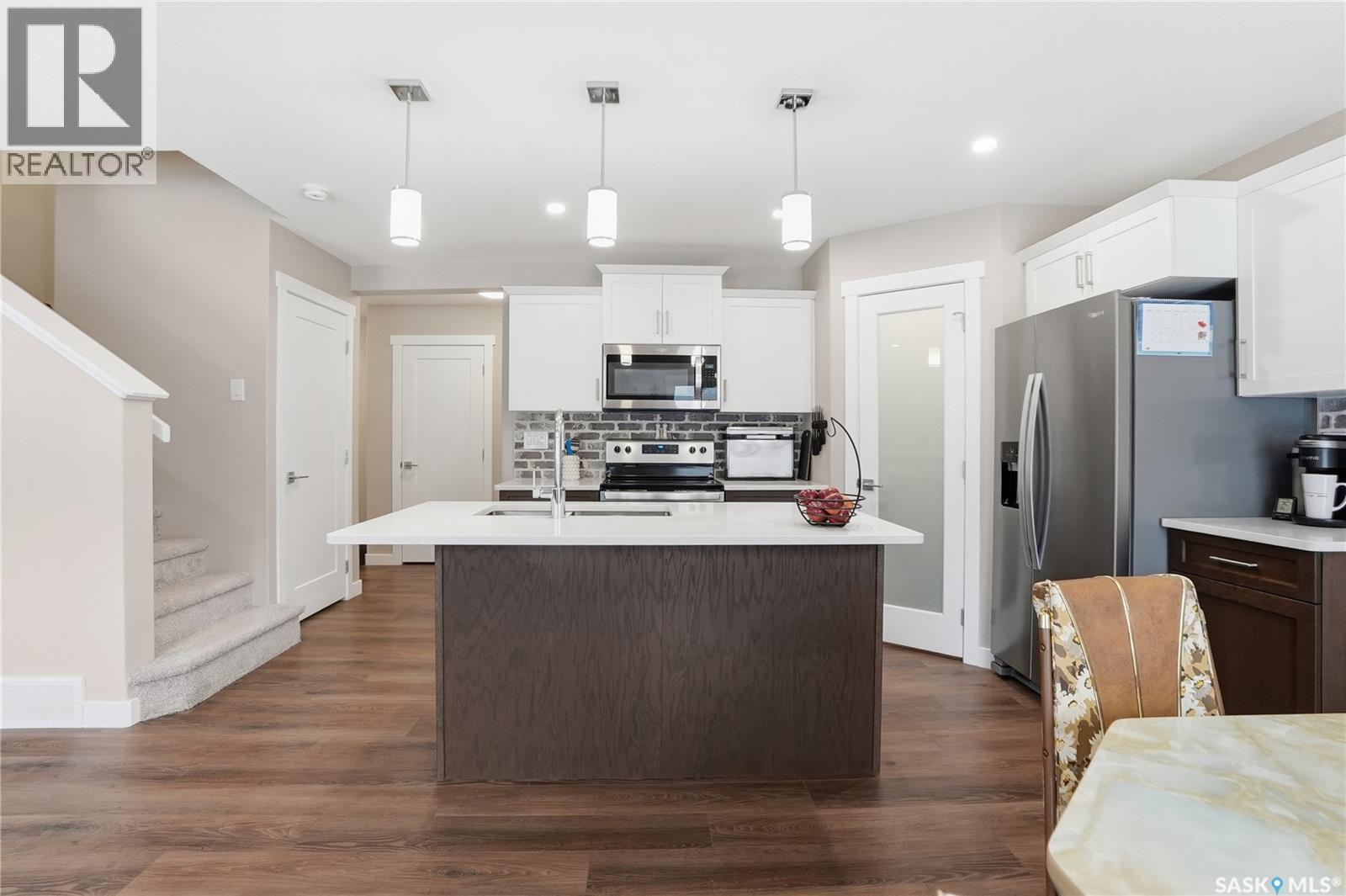 474 Schmeiser Bend, Saskatoon, SK - Indoor Photo Showing Kitchen With Upgraded Kitchen