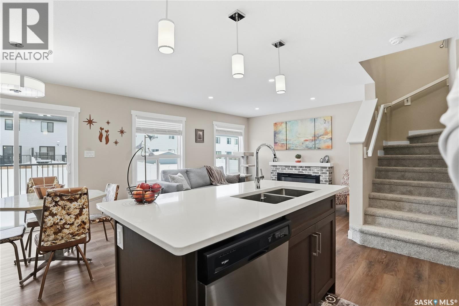 474 Schmeiser Bend, Saskatoon, SK - Indoor Photo Showing Kitchen With Double Sink