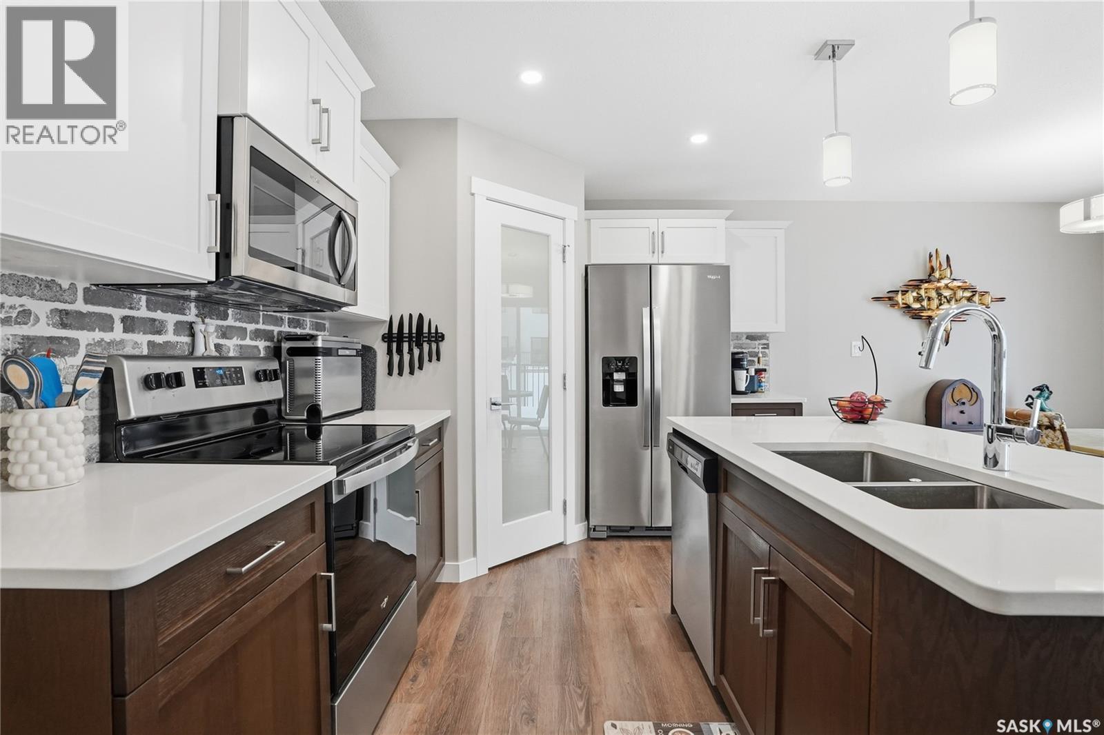 474 Schmeiser Bend, Saskatoon, SK - Indoor Photo Showing Kitchen With Stainless Steel Kitchen With Double Sink With Upgraded Kitchen