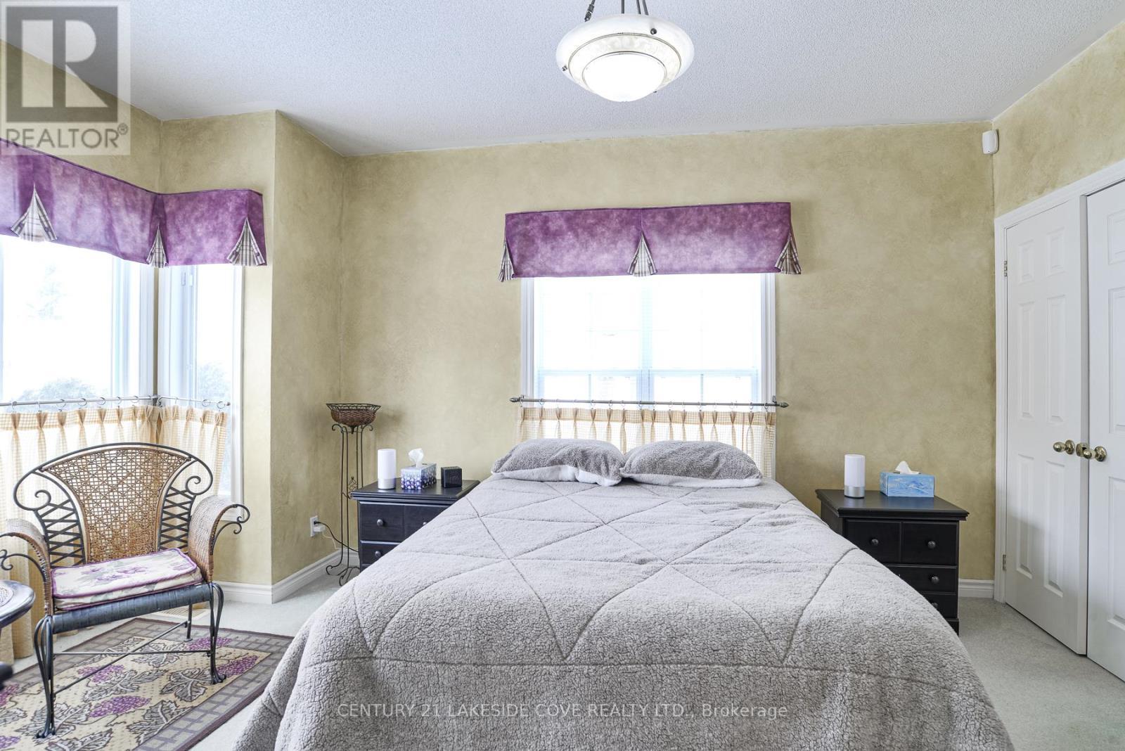 2811 Stephen Drive, Ramara, ON - Indoor Photo Showing Bedroom