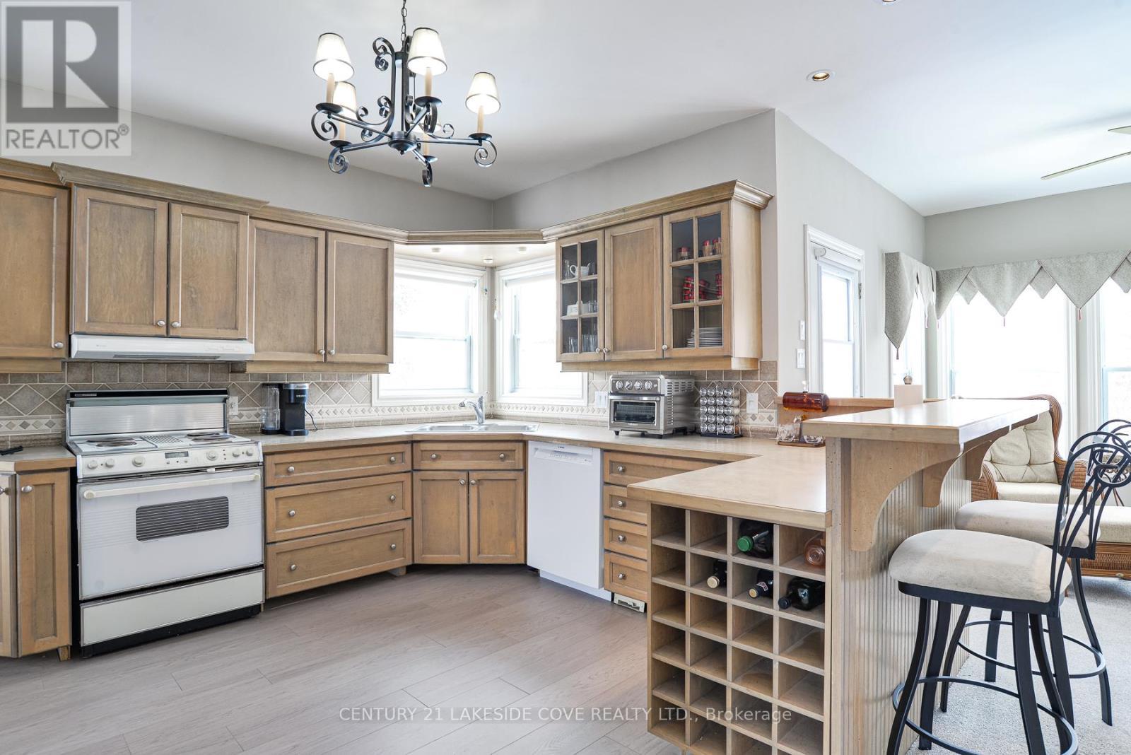 2811 Stephen Drive, Ramara, ON - Indoor Photo Showing Kitchen
