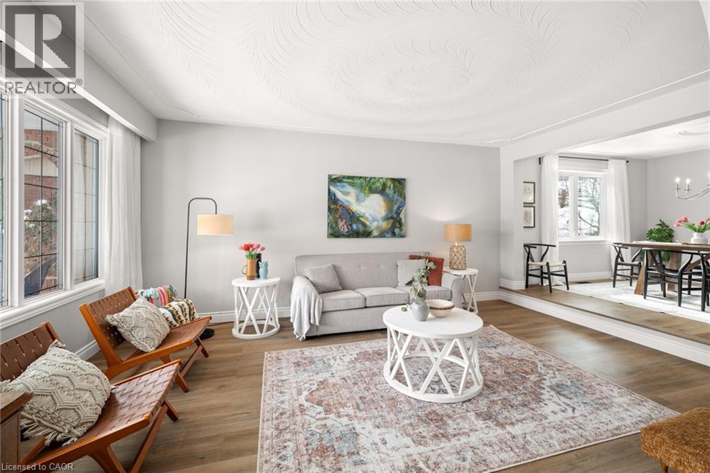 29 Muskoka Court, Kitchener, ON - Indoor Photo Showing Living Room