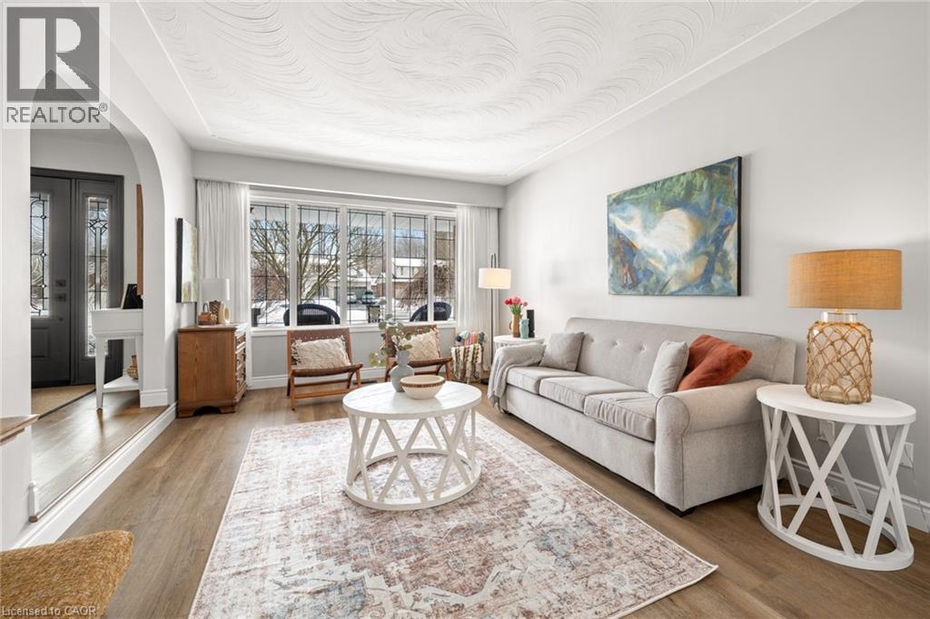 29 Muskoka Court, Kitchener, ON - Indoor Photo Showing Living Room