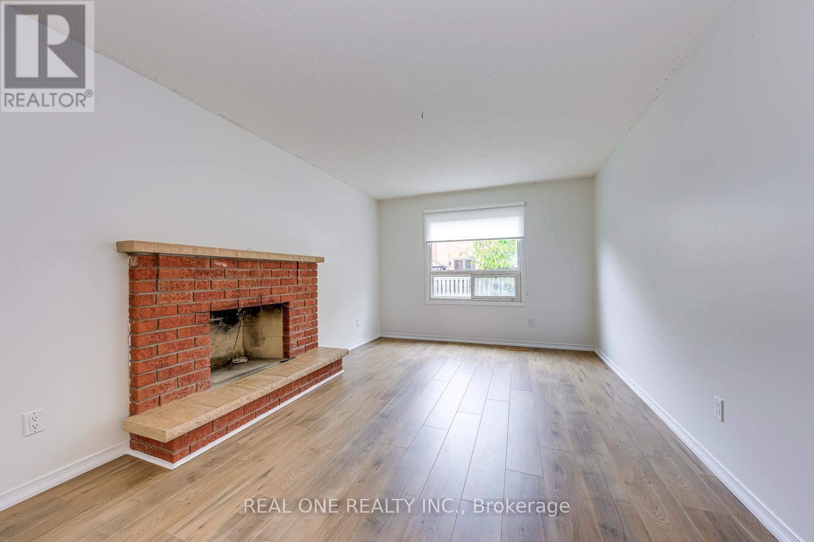220 Kingsbridge Garden Circle, Mississauga, ON - Indoor Photo Showing Living Room With Fireplace