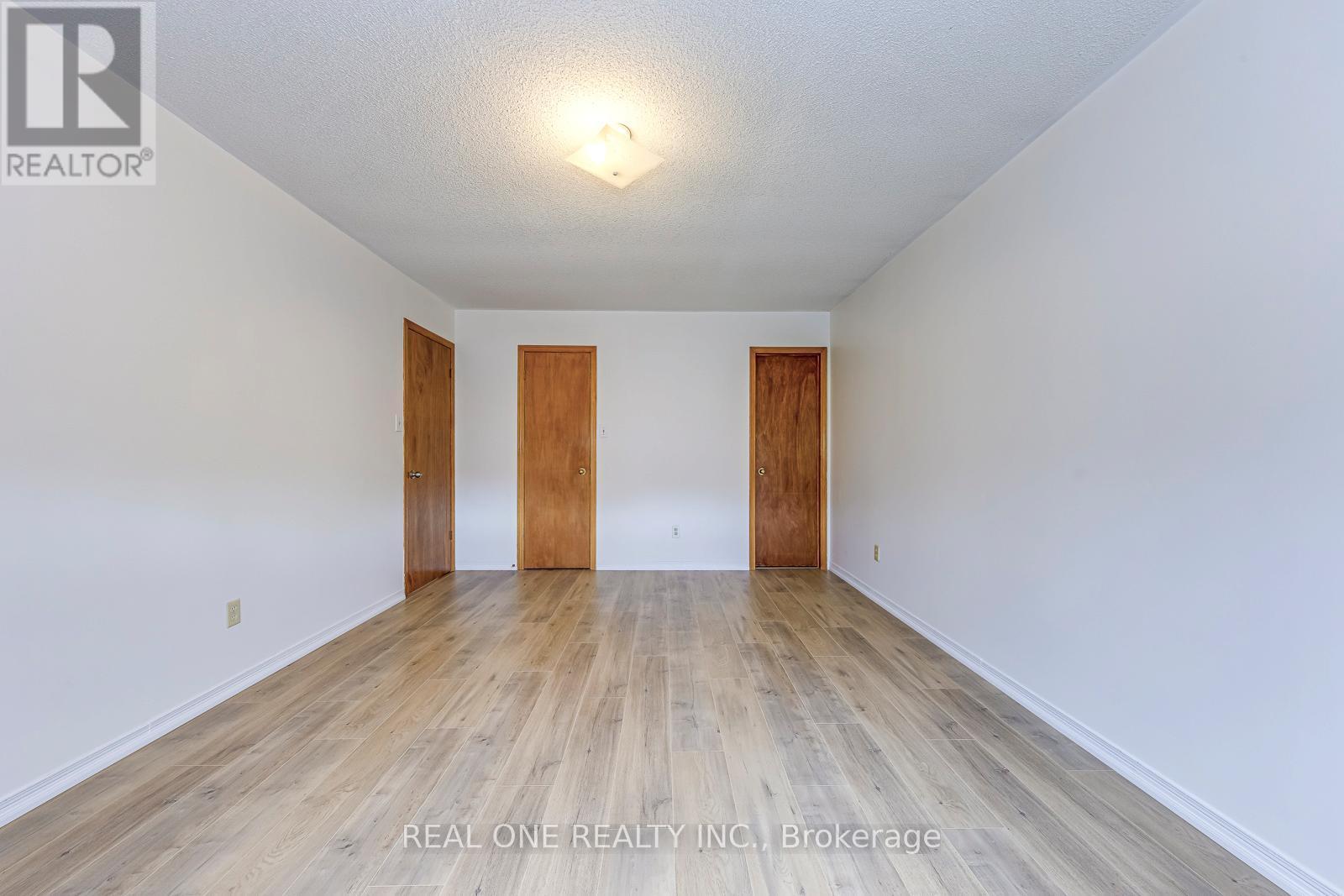 220 Kingsbridge Garden Circle, Mississauga, ON - Indoor Photo Showing Other Room