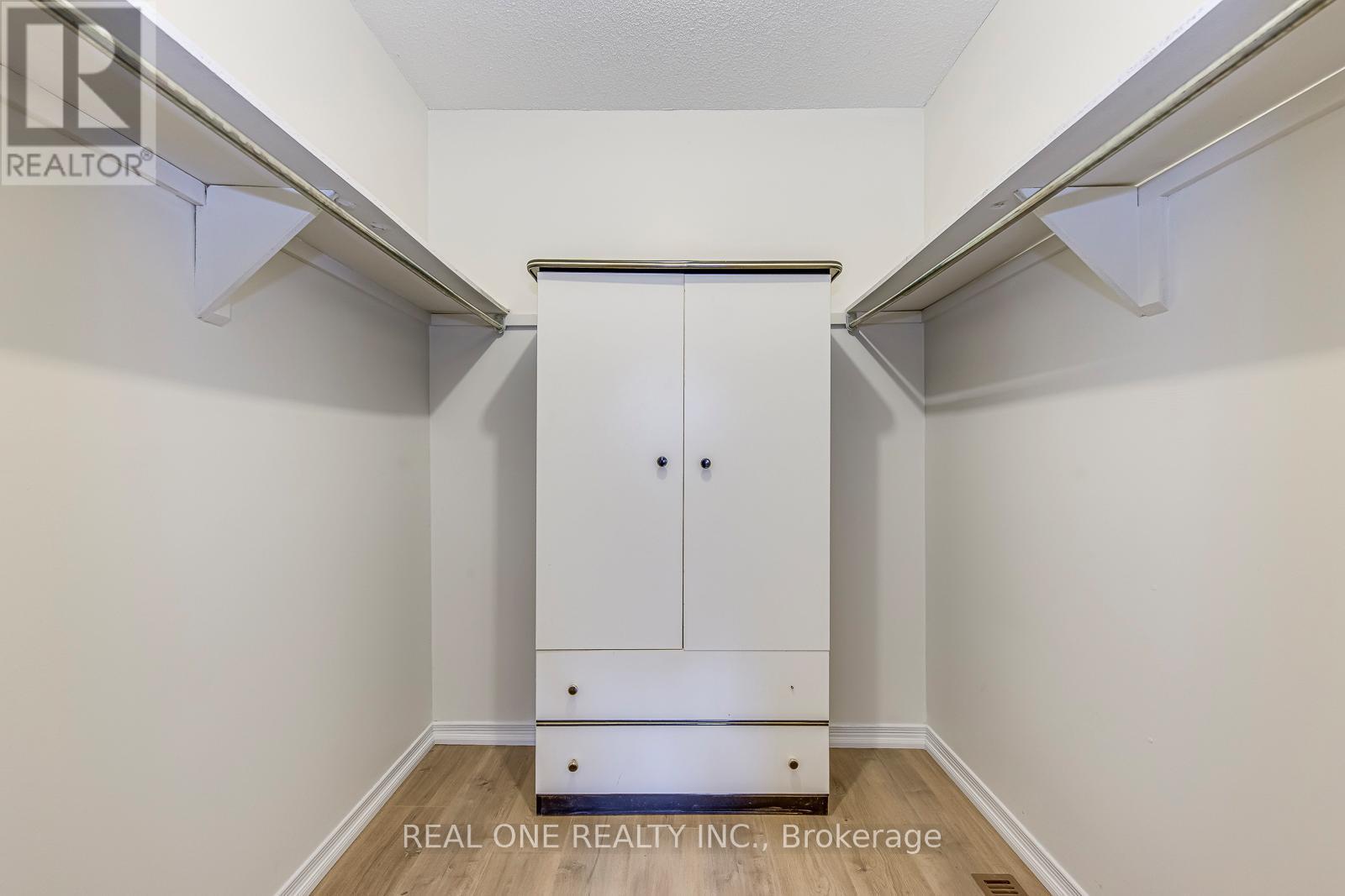220 Kingsbridge Garden Circle, Mississauga, ON - Indoor With Storage