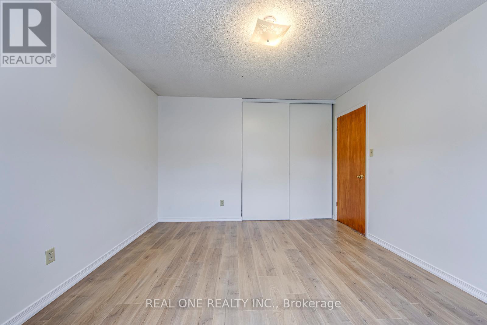 220 Kingsbridge Garden Circle, Mississauga, ON - Indoor Photo Showing Other Room