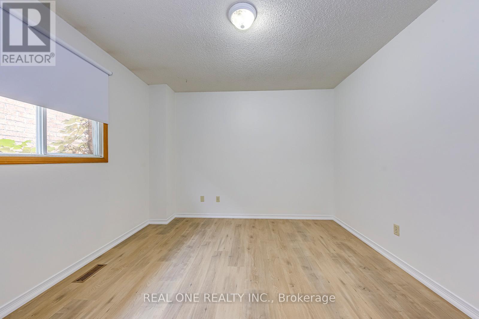 220 Kingsbridge Garden Circle, Mississauga, ON - Indoor Photo Showing Other Room