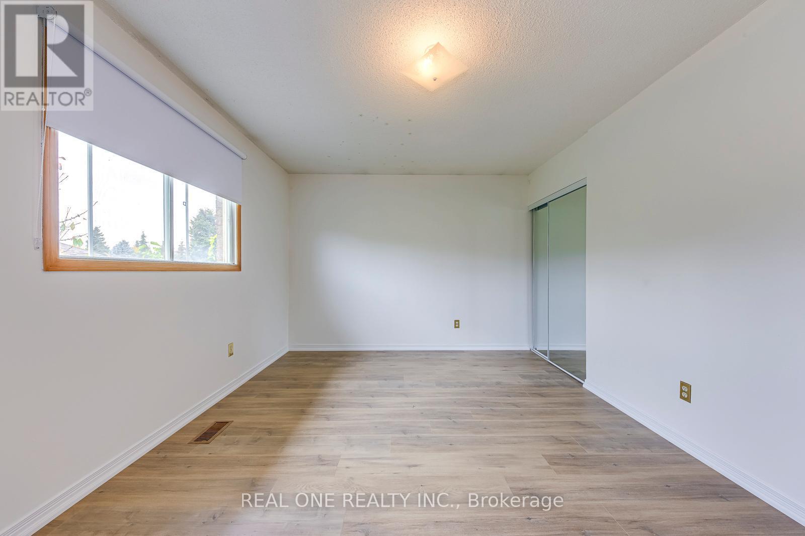 220 Kingsbridge Garden Circle, Mississauga, ON - Indoor Photo Showing Other Room