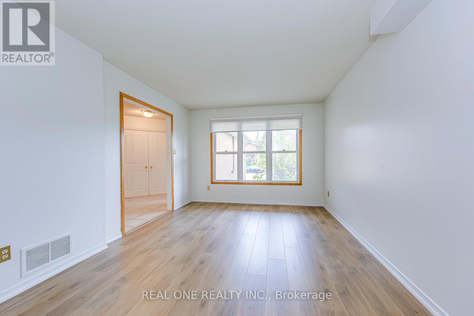 220 Kingsbridge Garden Circle, Mississauga, ON - Indoor Photo Showing Other Room