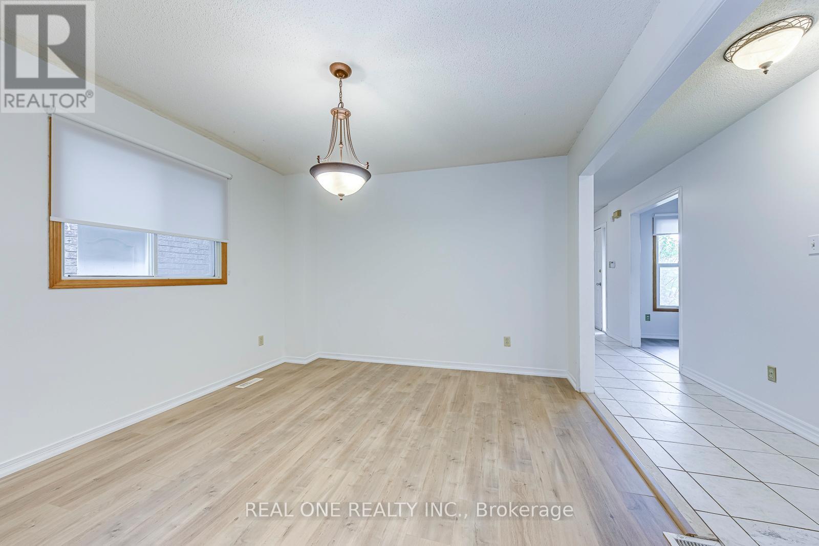 220 Kingsbridge Garden Circle, Mississauga, ON - Indoor Photo Showing Other Room