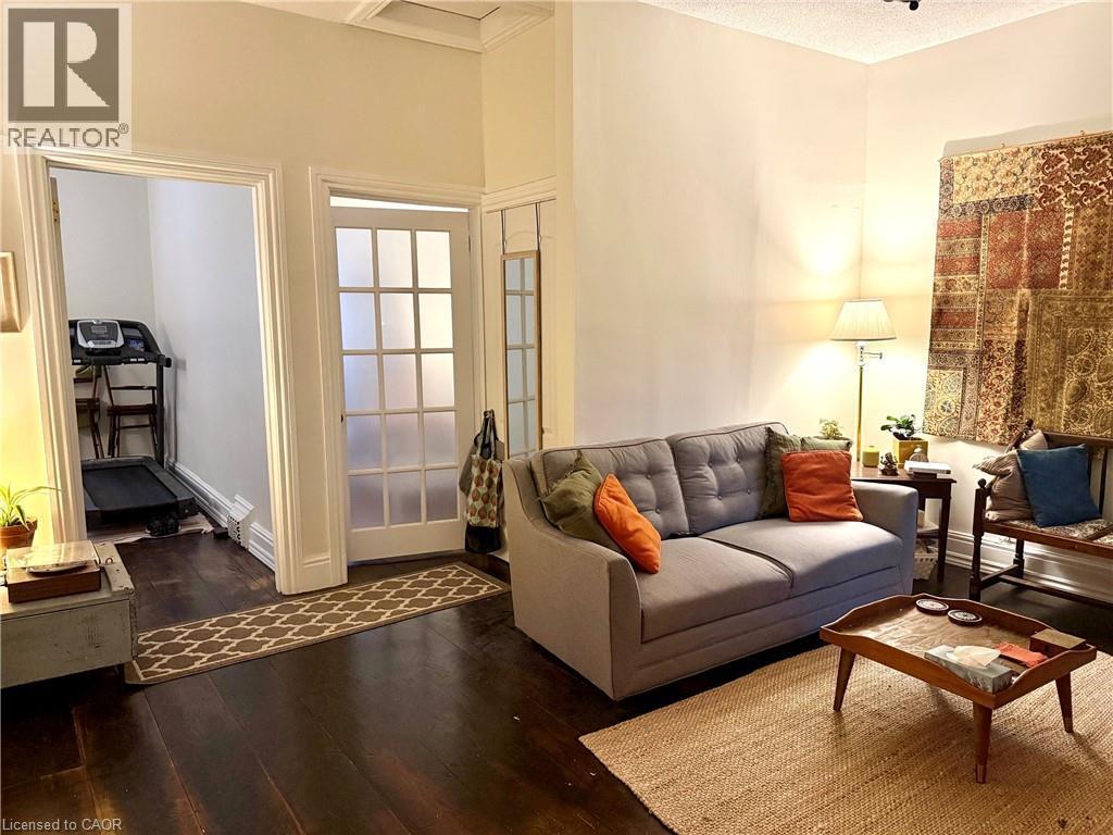 134 Stinson Street, Hamilton, ON - Indoor Photo Showing Living Room