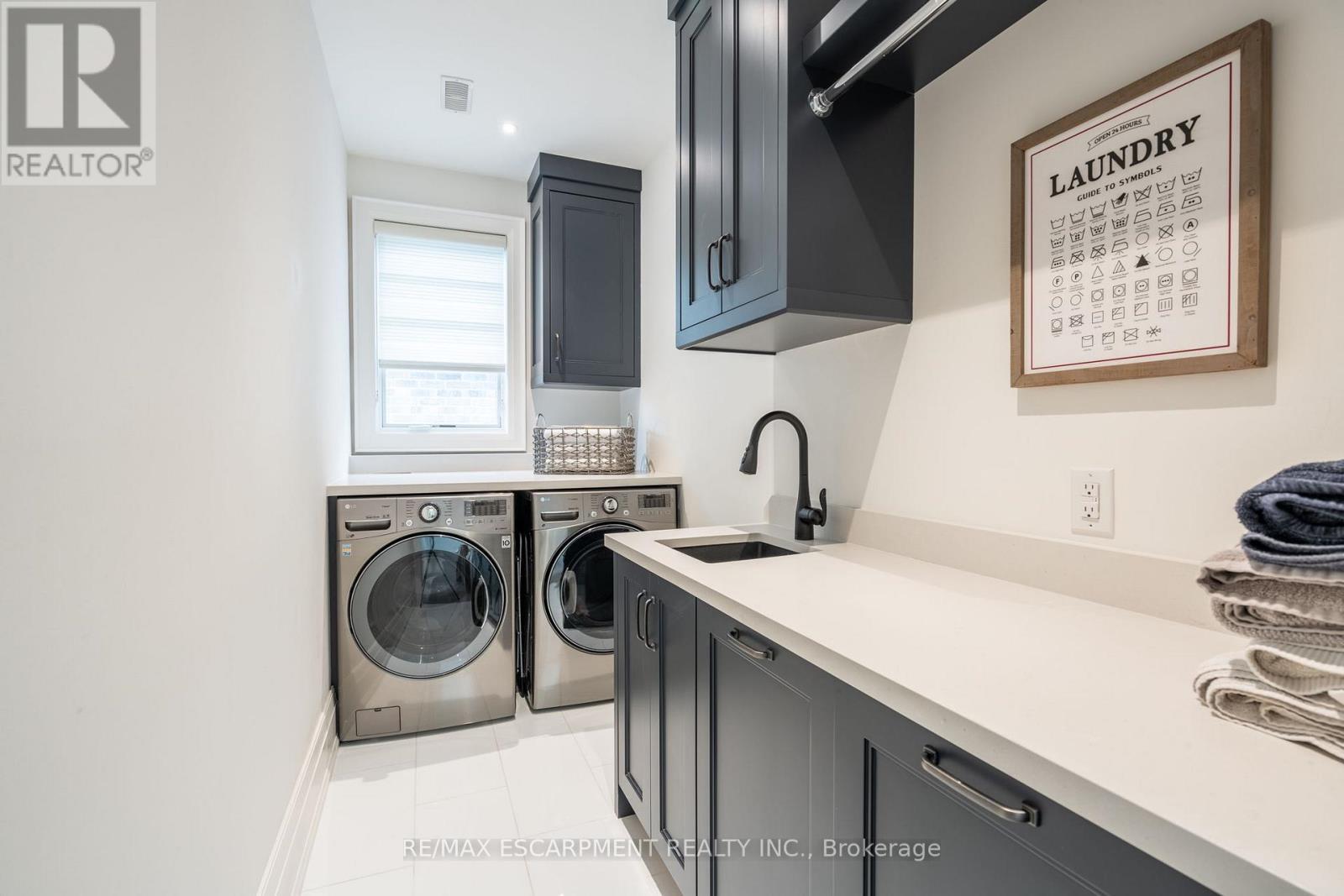 385 Pine Cove Road, Burlington, ON - Indoor Photo Showing Laundry Room