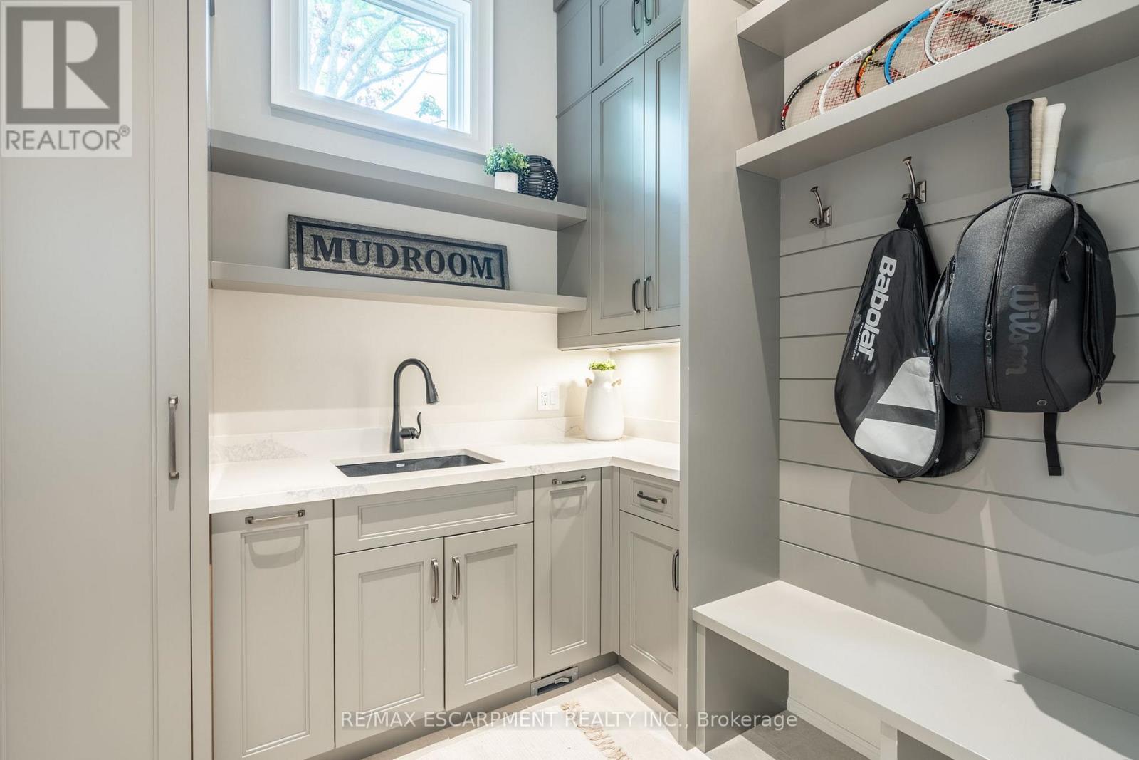 385 Pine Cove Road, Burlington, ON - Indoor