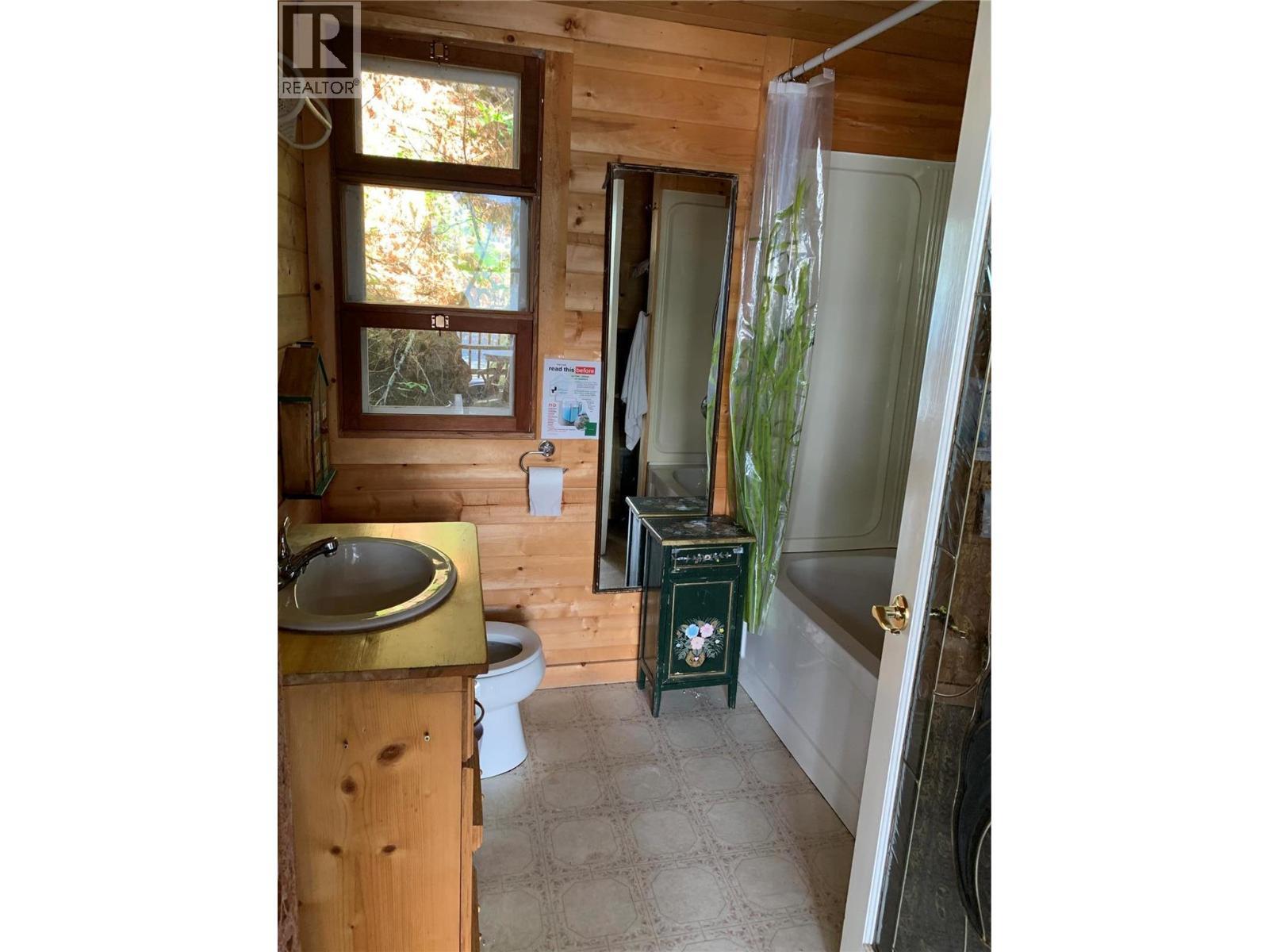 28 Simard Road, Mabel Lake, BC -