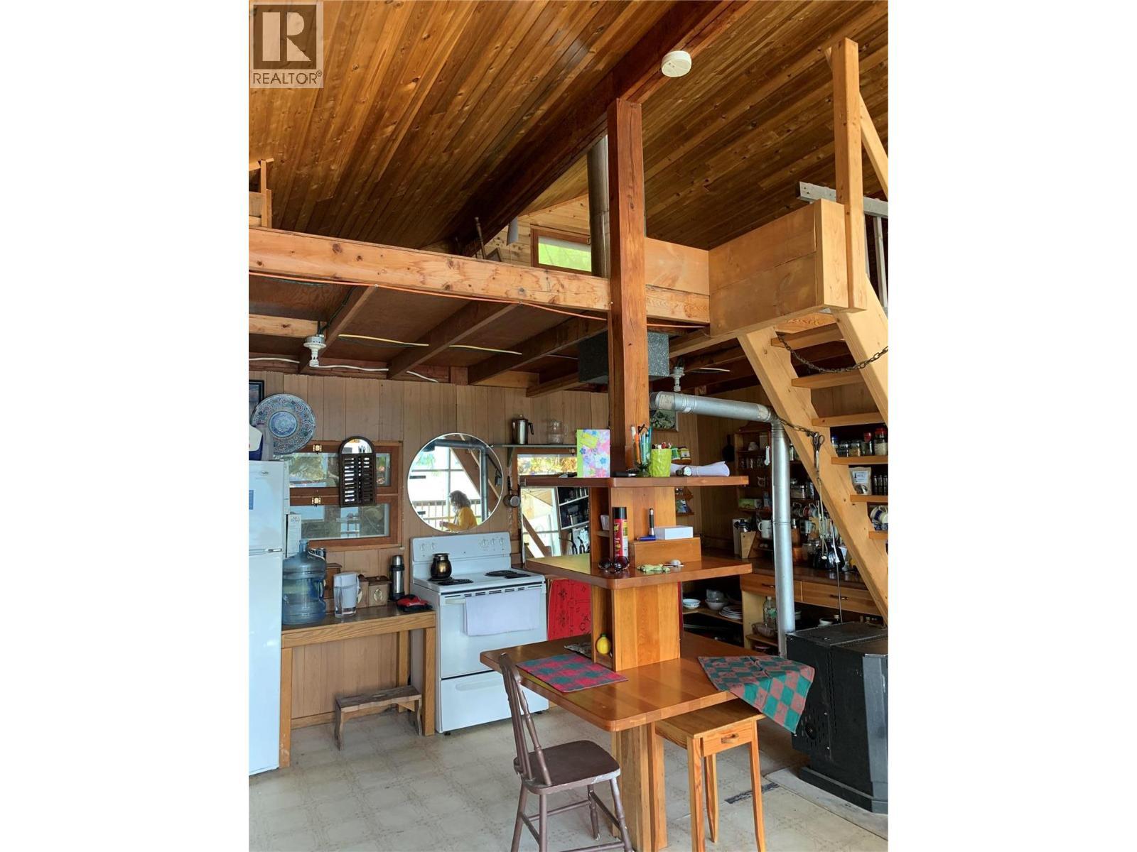 28 Simard Road, Mabel Lake, BC - Indoor