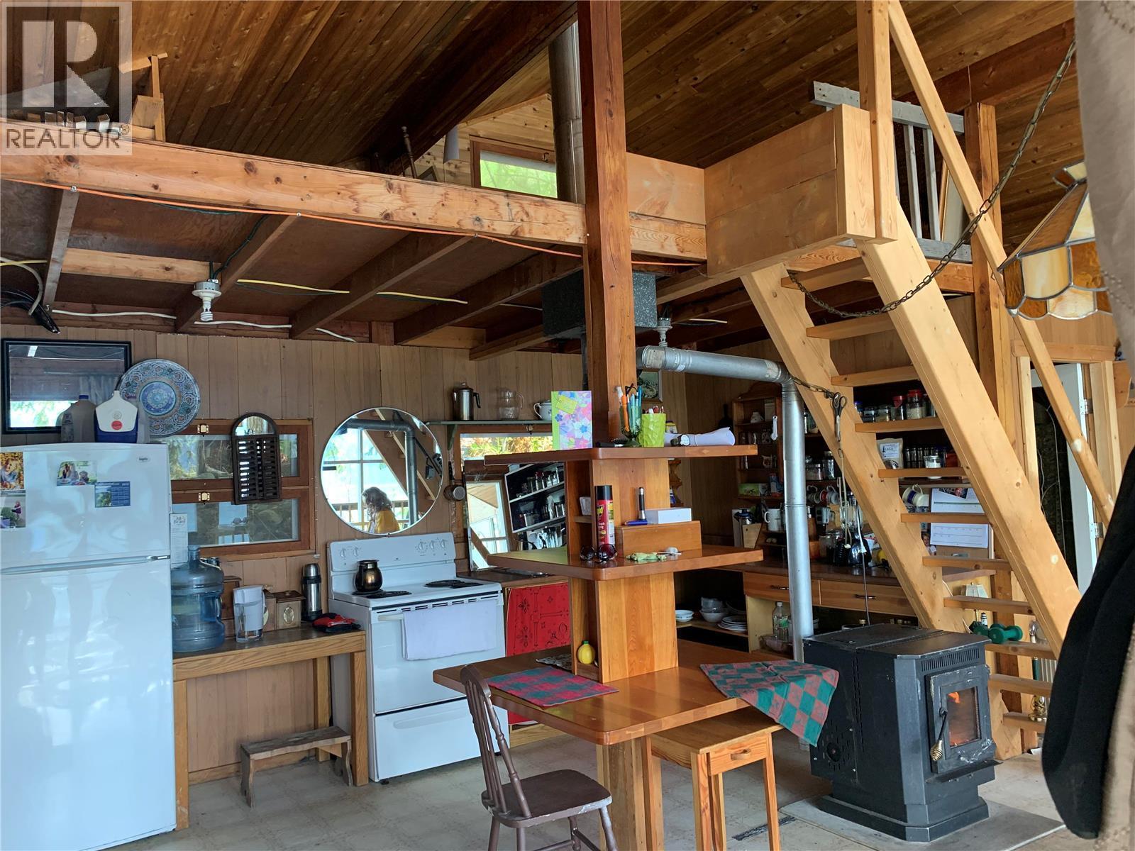 28 Simard Road, Mabel Lake, BC - Indoor