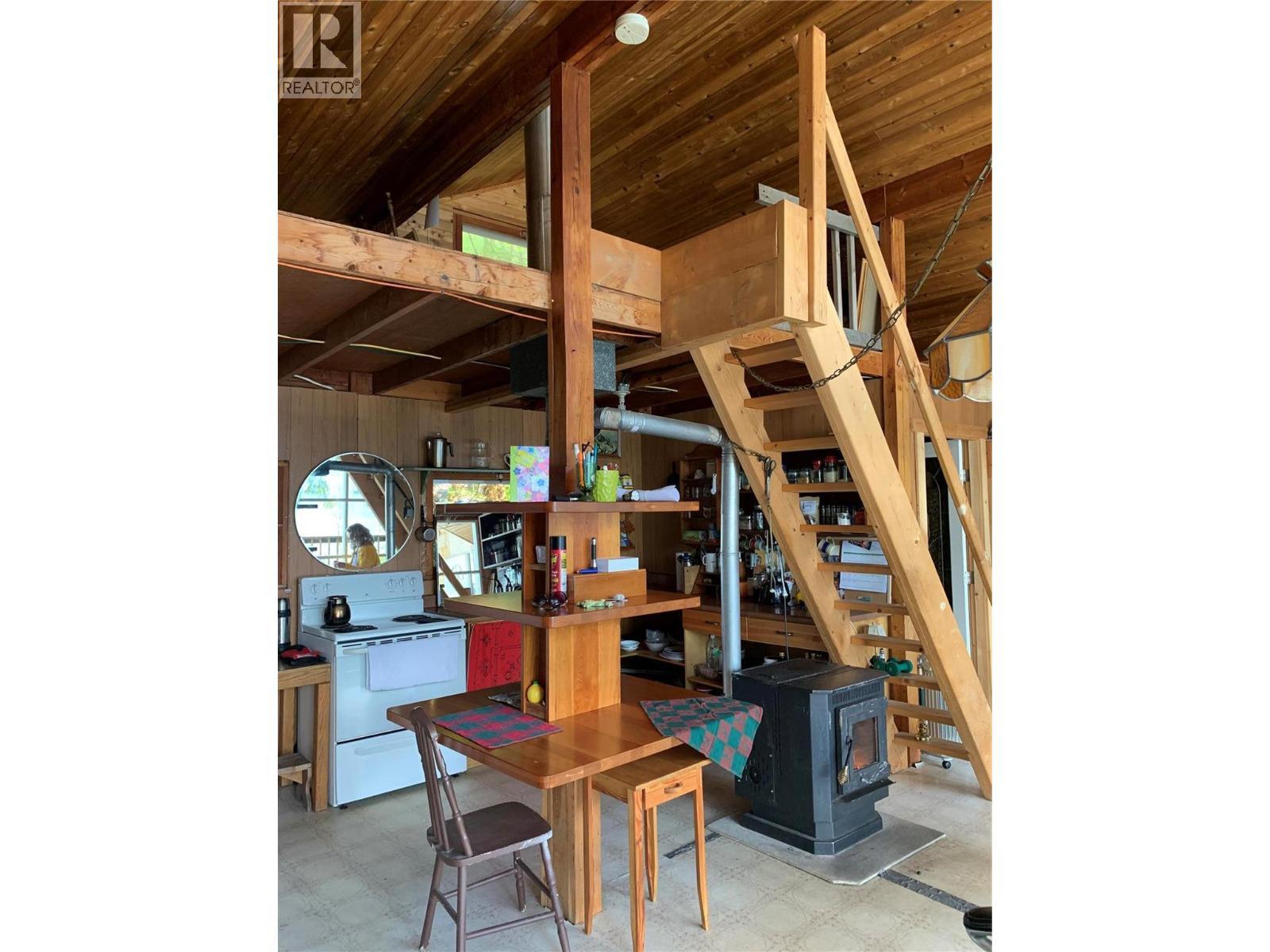 28 Simard Road, Mabel Lake, BC - Indoor