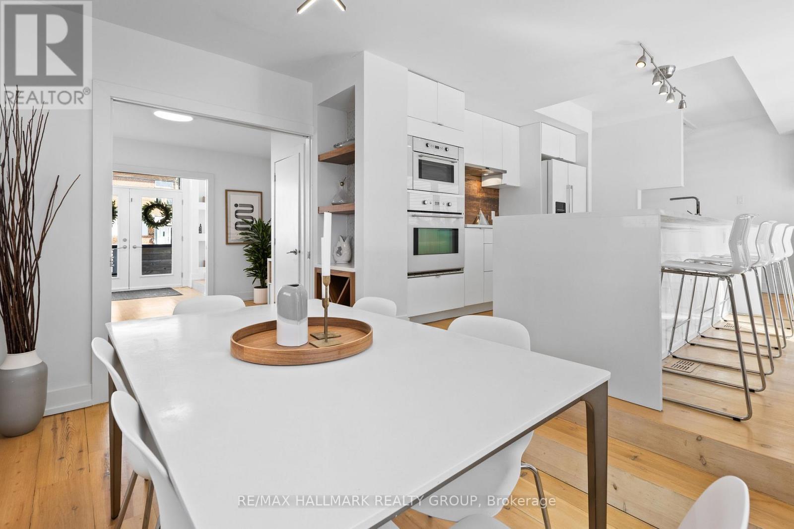 Dining space open to kitchen - 330 Winona Avenue, Ottawa, ON - Indoor Photo Showing Dining Room