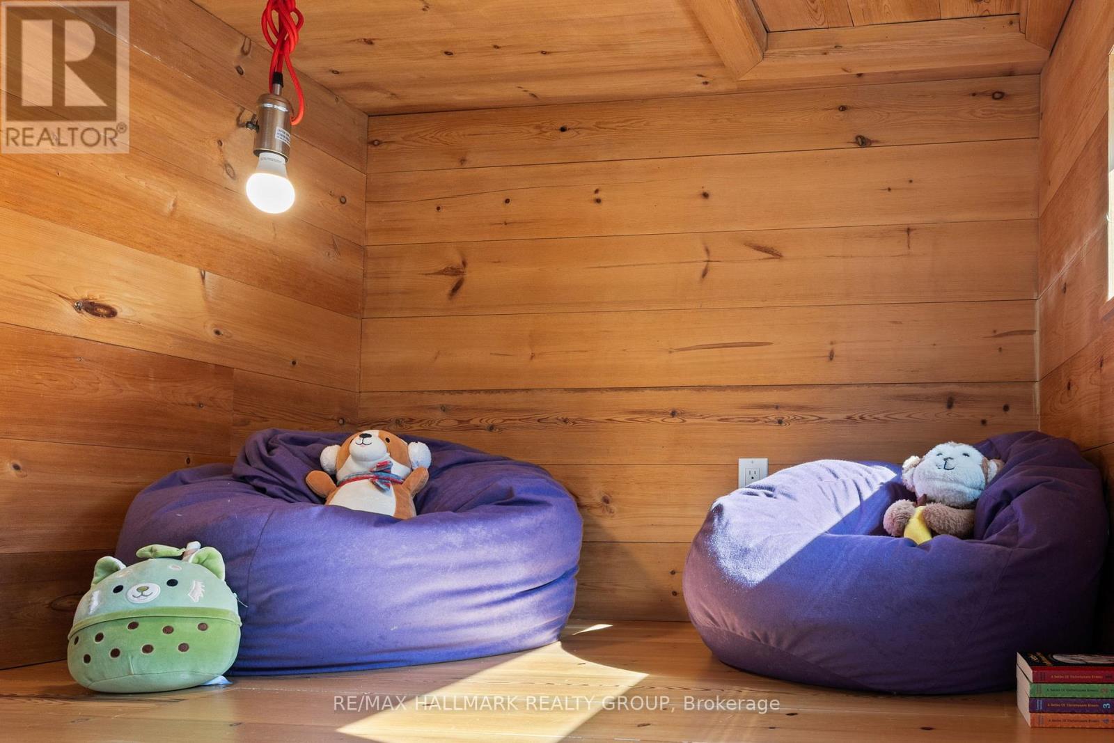 Cozy custom wood kids' nook - 330 Winona Avenue, Ottawa, ON - Indoor Photo Showing Bedroom