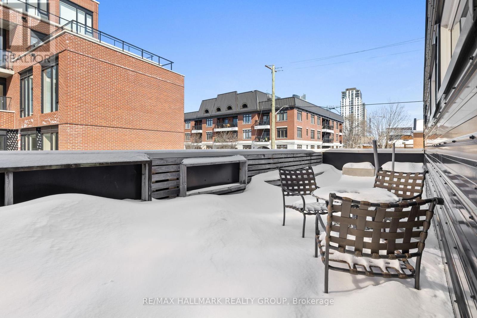 Expansive upper sundeck - 330 Winona Avenue, Ottawa, ON - Outdoor