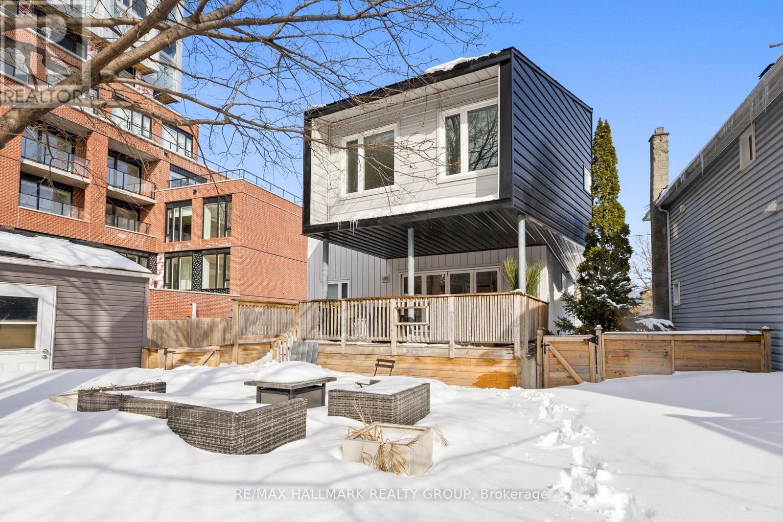 Backyard view and raised deck - 330 Winona Avenue, Ottawa, ON - Outdoor