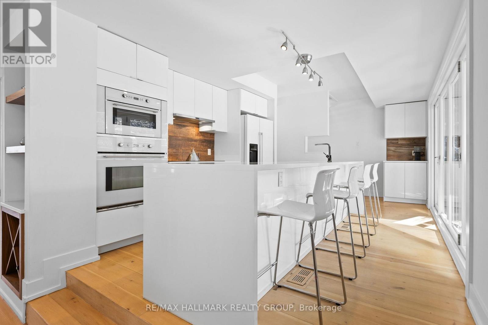 Chef kitchen with quartz island - 330 Winona Avenue, Ottawa, ON - Indoor Photo Showing Kitchen
