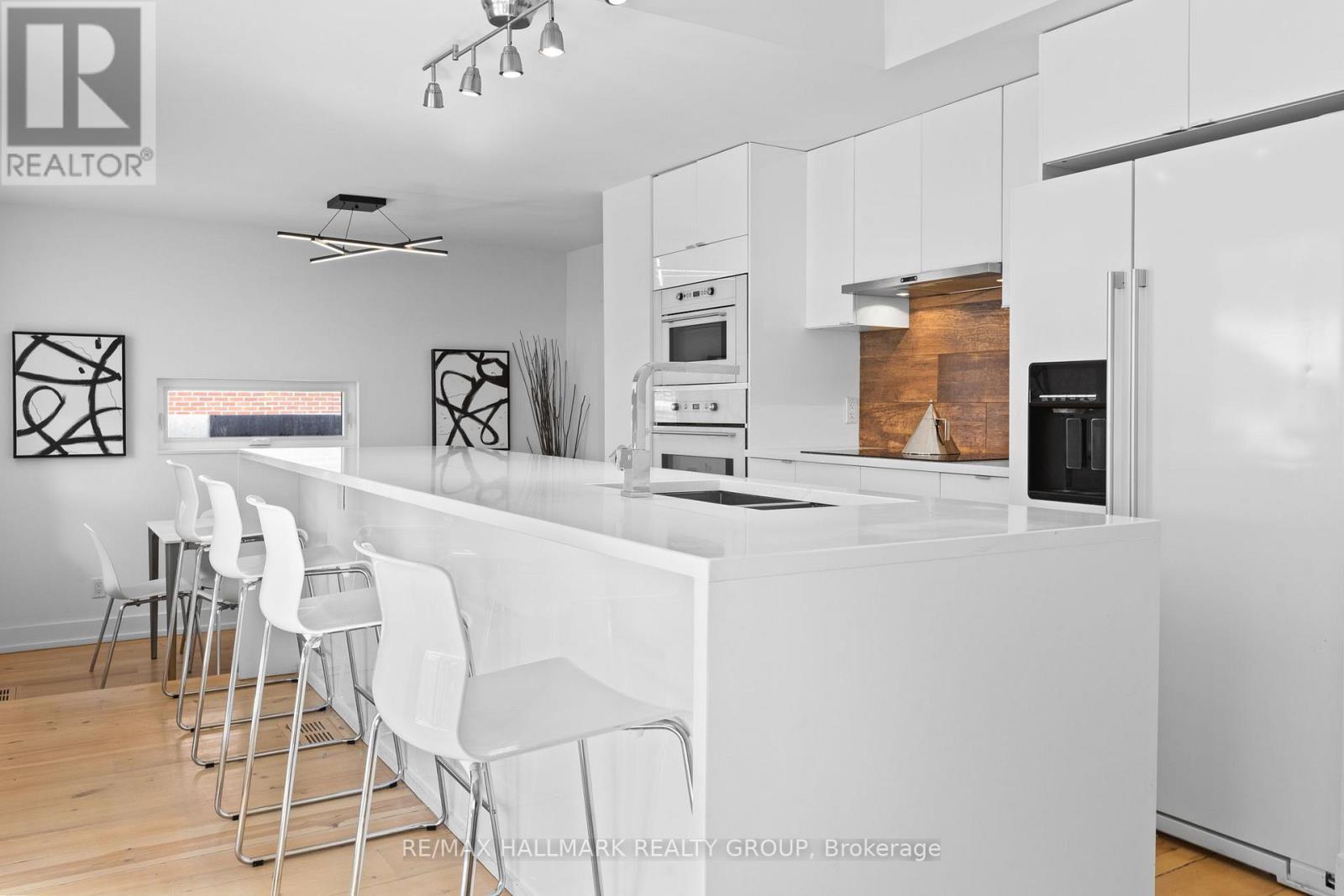 Extended island with ample seating - 330 Winona Avenue, Ottawa, ON - Photo Showing Kitchen