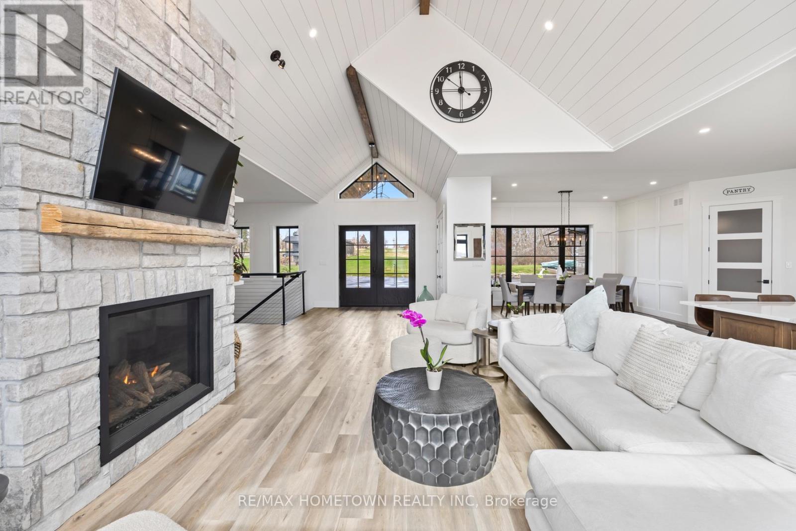 5 Shoreside Way, Augusta, ON - Indoor Photo Showing Living Room With Fireplace