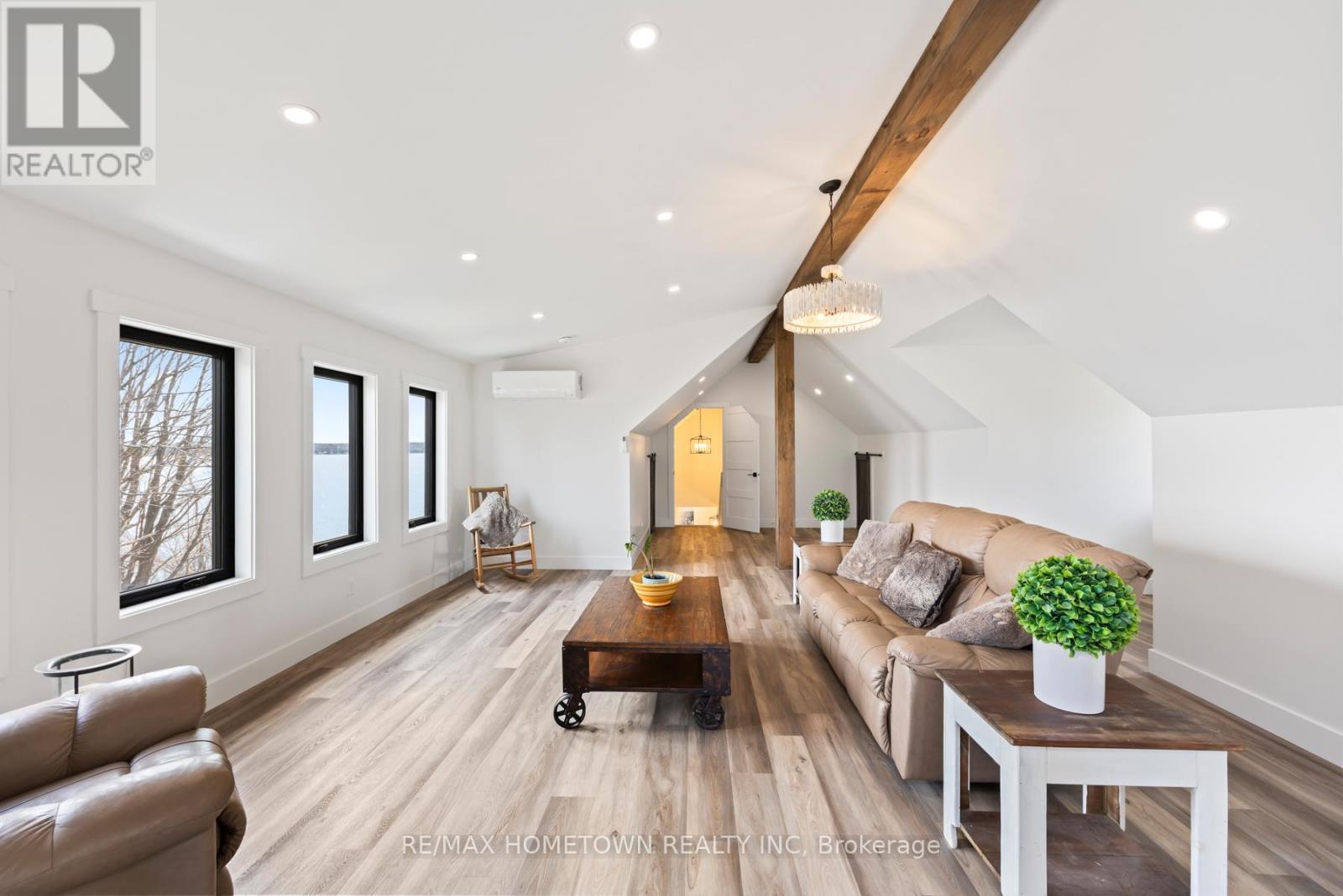 5 Shoreside Way, Augusta, ON - Indoor Photo Showing Living Room
