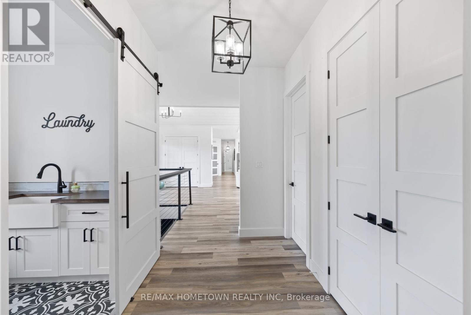 5 Shoreside Way, Augusta, ON - Indoor Photo Showing Other Room