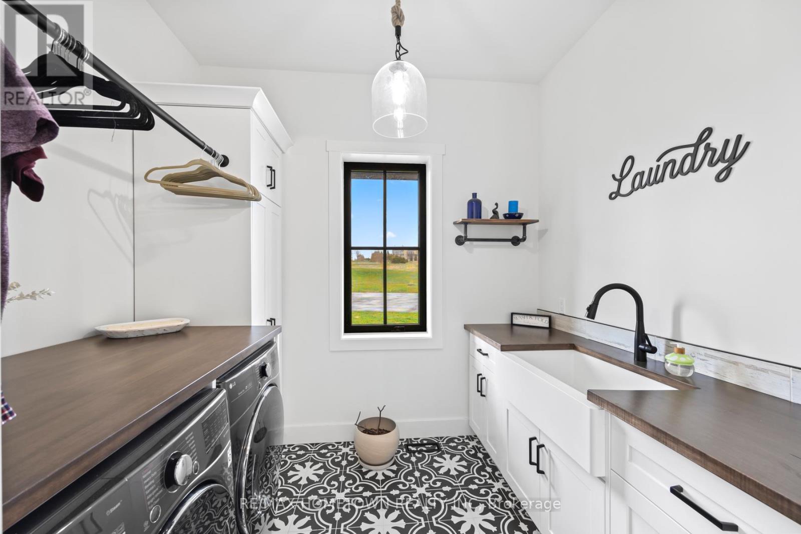 5 Shoreside Way, Augusta, ON - Indoor