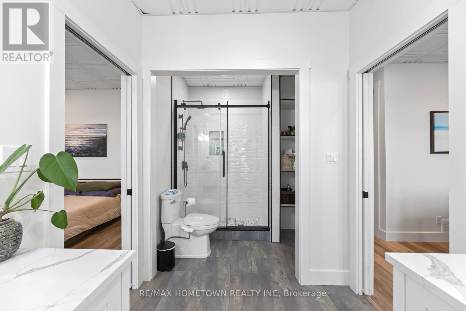 5 Shoreside Way, Augusta, ON - Indoor Photo Showing Bathroom