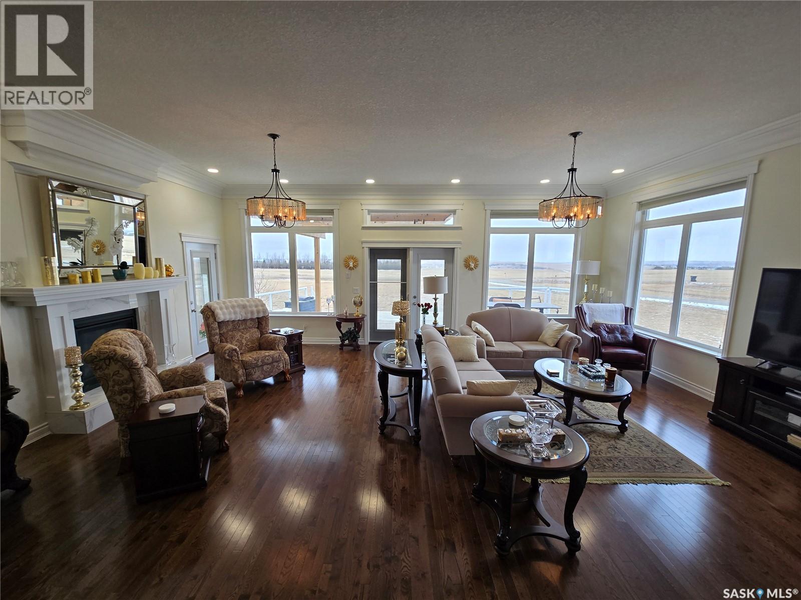 111 Westview Drive, Swift Current Rm No. 137, SK - Indoor Photo Showing Living Room With Fireplace