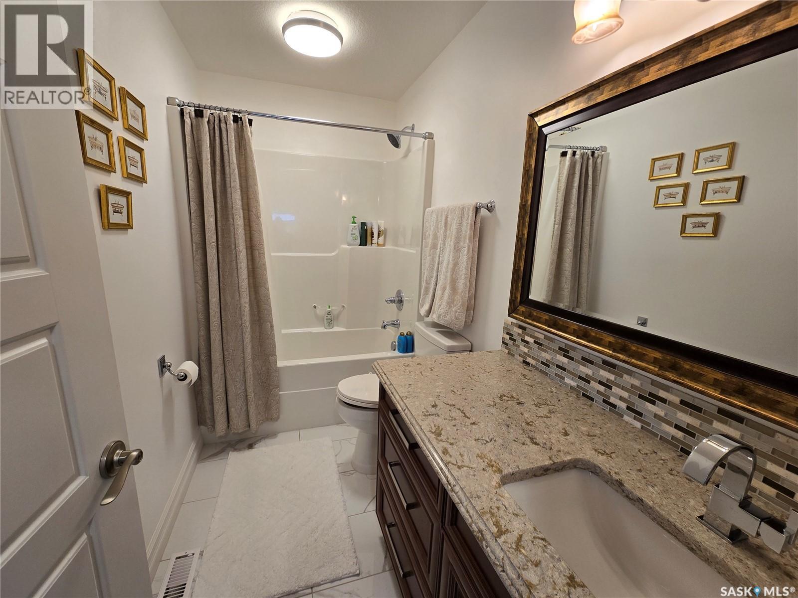 111 Westview Drive, Swift Current Rm No. 137, SK - Indoor Photo Showing Bathroom