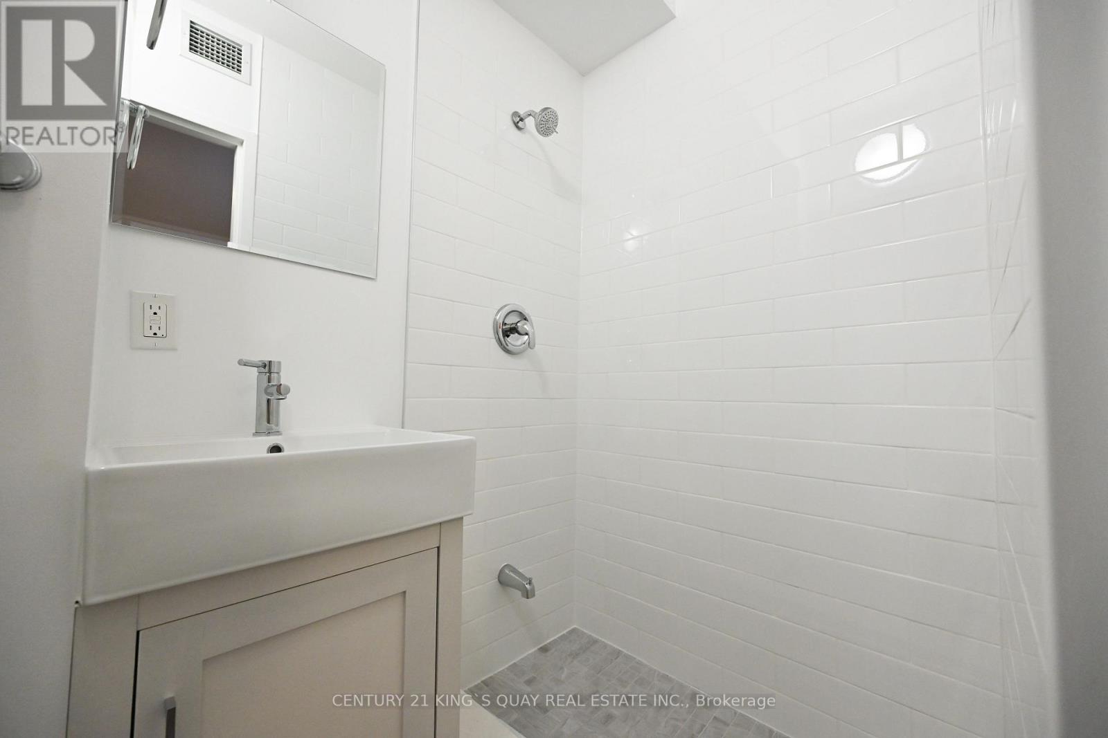 2 - 1A Leonard Avenue, Toronto, ON - Indoor Photo Showing Bathroom