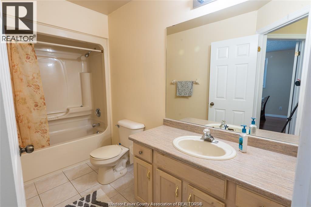 4012 Acorn Unit# Upper, Windsor, ON - Indoor Photo Showing Bathroom